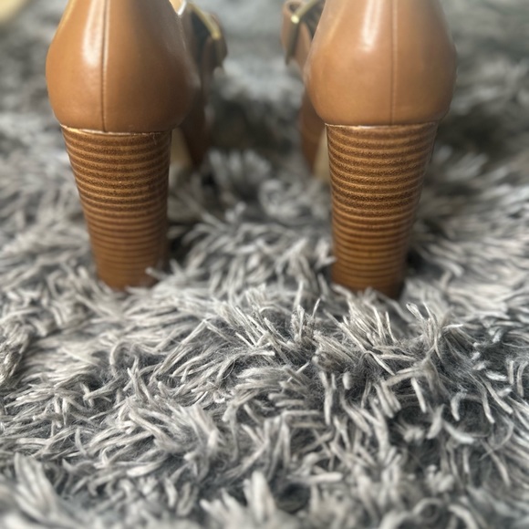 NWT Michael Kors platform heels- Size 6 - Picture 5 of 5